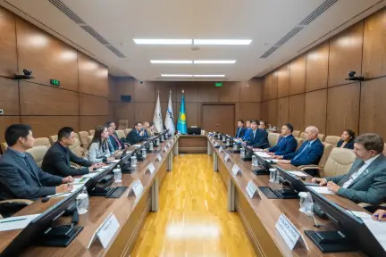 Руководство КМГ и мажилисмены встретились с делегацией китайcких деловых кругов